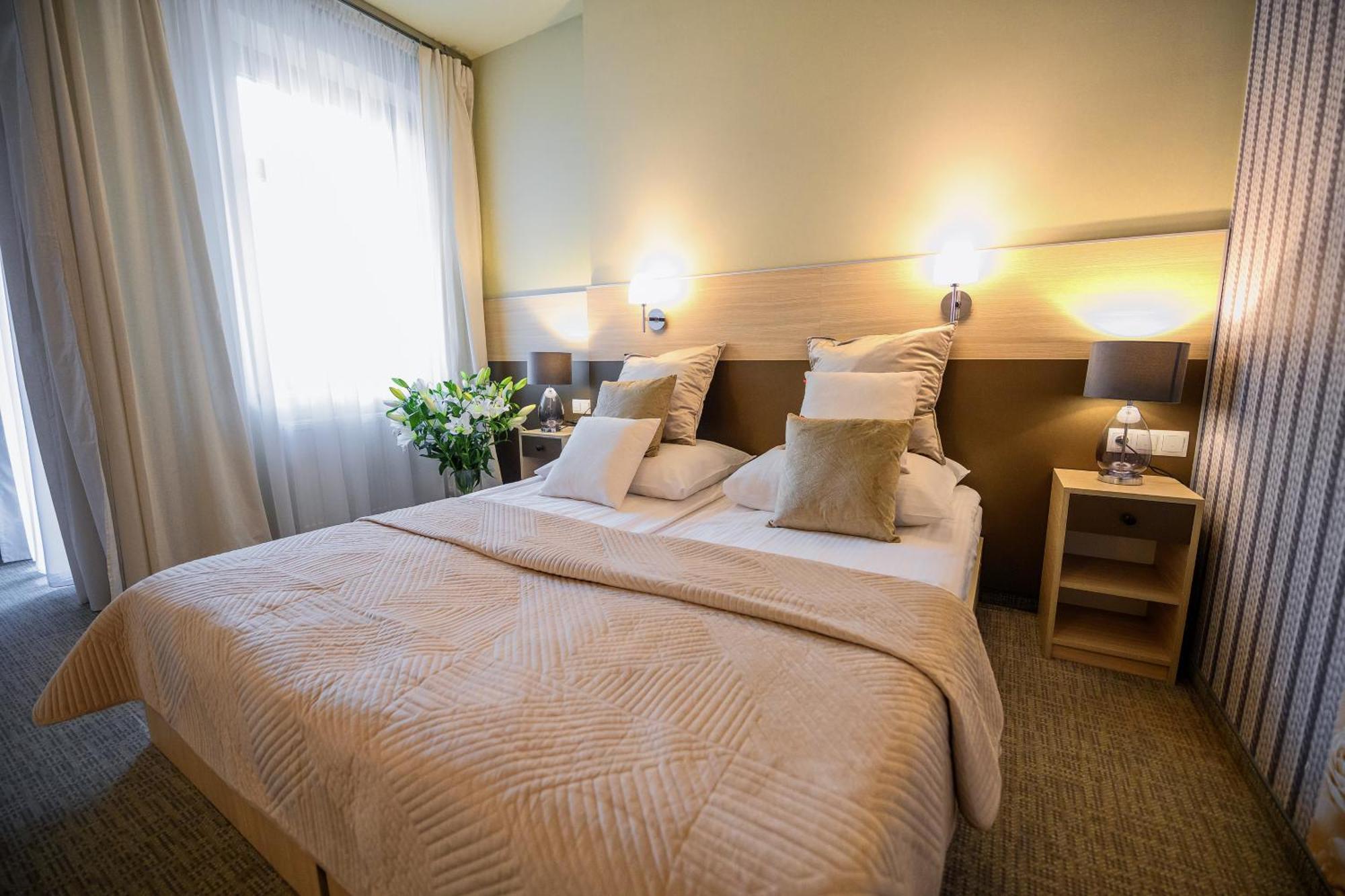 Double Room Private Bathroom